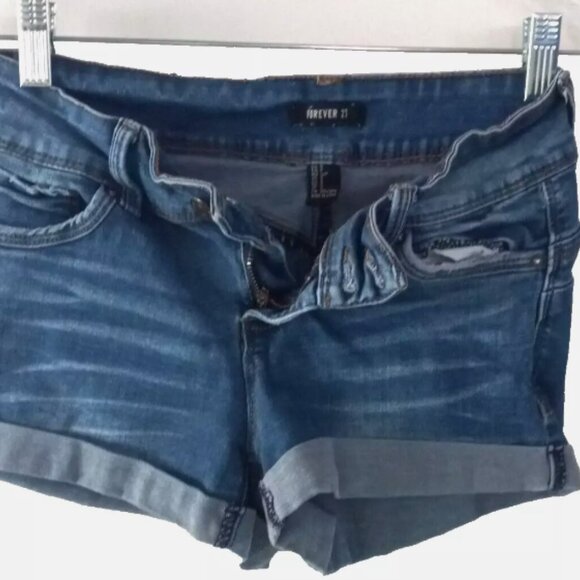 Forever 21 Women’s Blue Jean Shorts Size 5 Cuffed Stretch Pockets EUC Shading - Picture 3 of 10